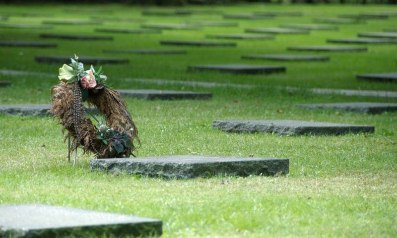 Leaking fluids and body mix ups revealed in new funeral report