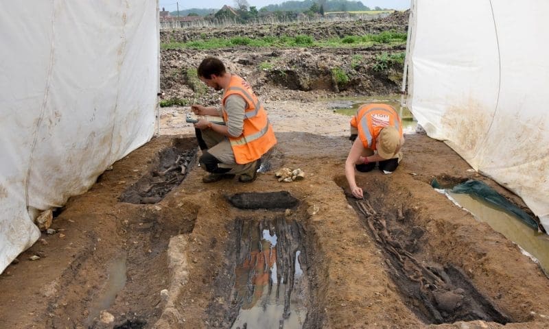 Archaeologists, MOLA, Graves