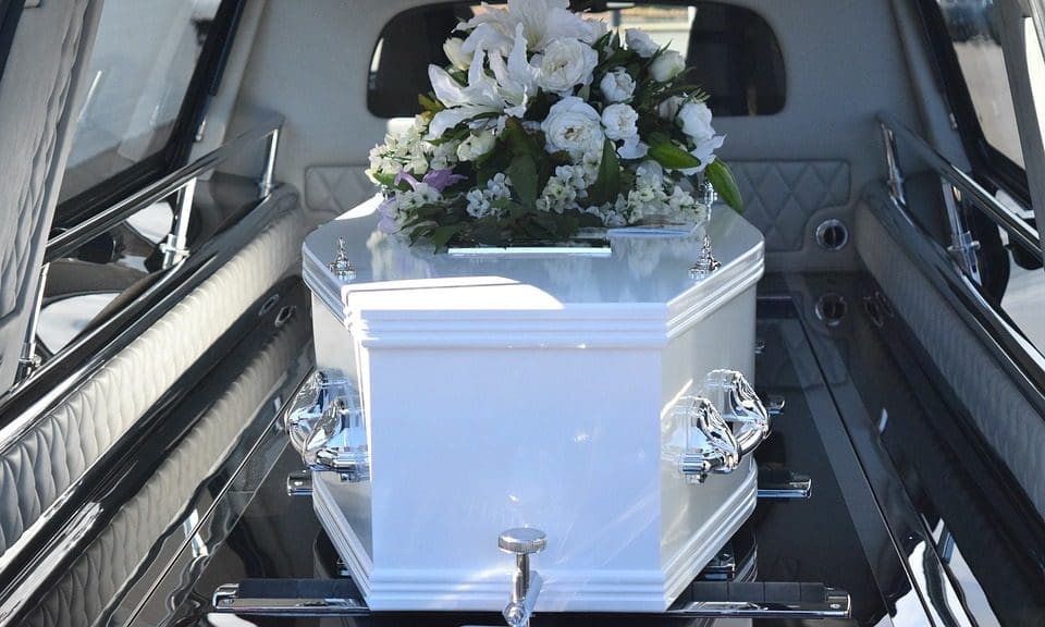 Average mourner borrows £1,700 to pay for loved one’s funeral costs