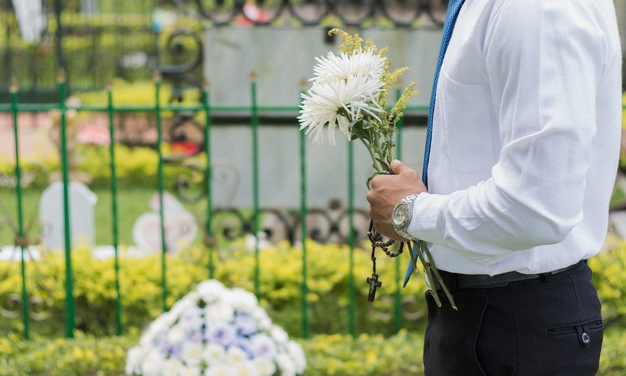 Gov to remove 30 mourner limit as early as 17 May
