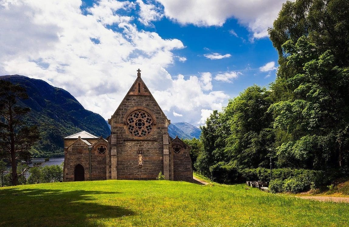 Scottish funeral parlour victim of car robbery